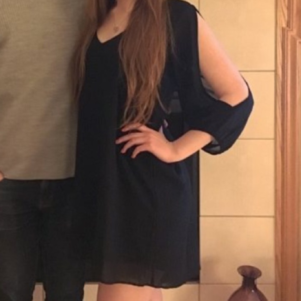 Lulu’s black dress